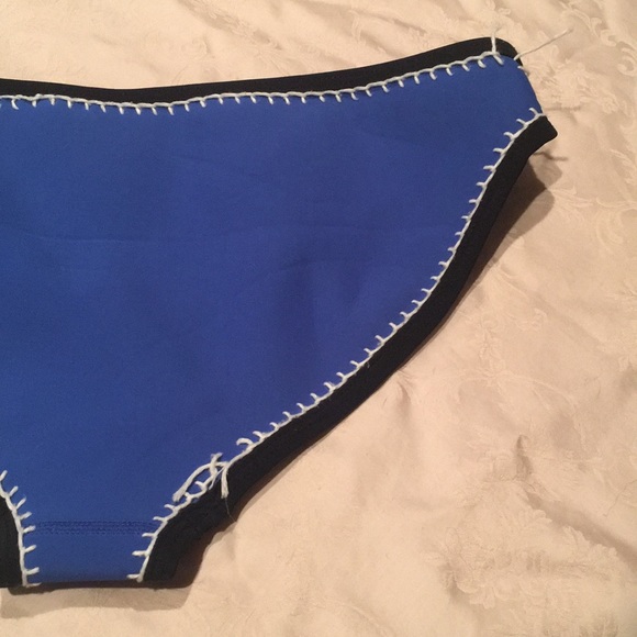TRIANGL blue/crochet bikini bottoms - Picture 4 of 6